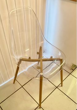Clear Acrylic Ghost Chair