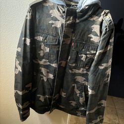 Levi’s Sherpa Lined Jacket With Removable Hoodie. Size Medium 