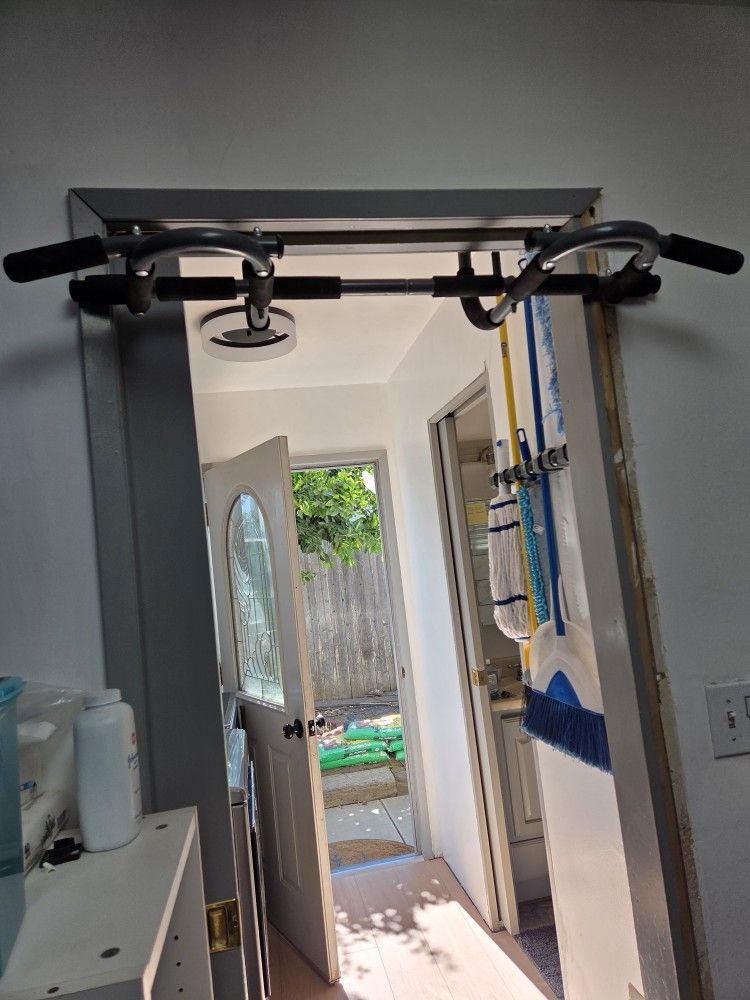 Pull Up Bar