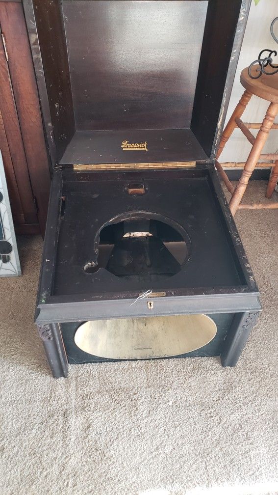 Brunswick Phonograph Top