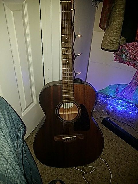 Ibanez AC240 Artwood Grand Concert Acoustic Guitar. (Barely used)