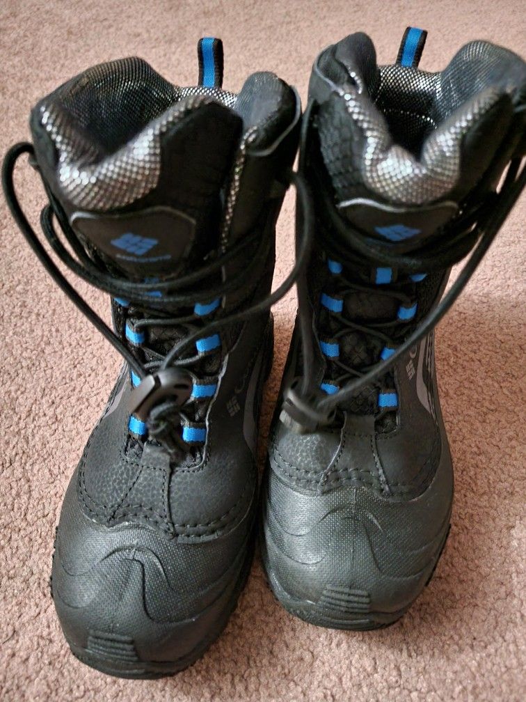 Columbian Winter Kids https://offerup.com/redirect/?o=Qm9vdC5OZXc=