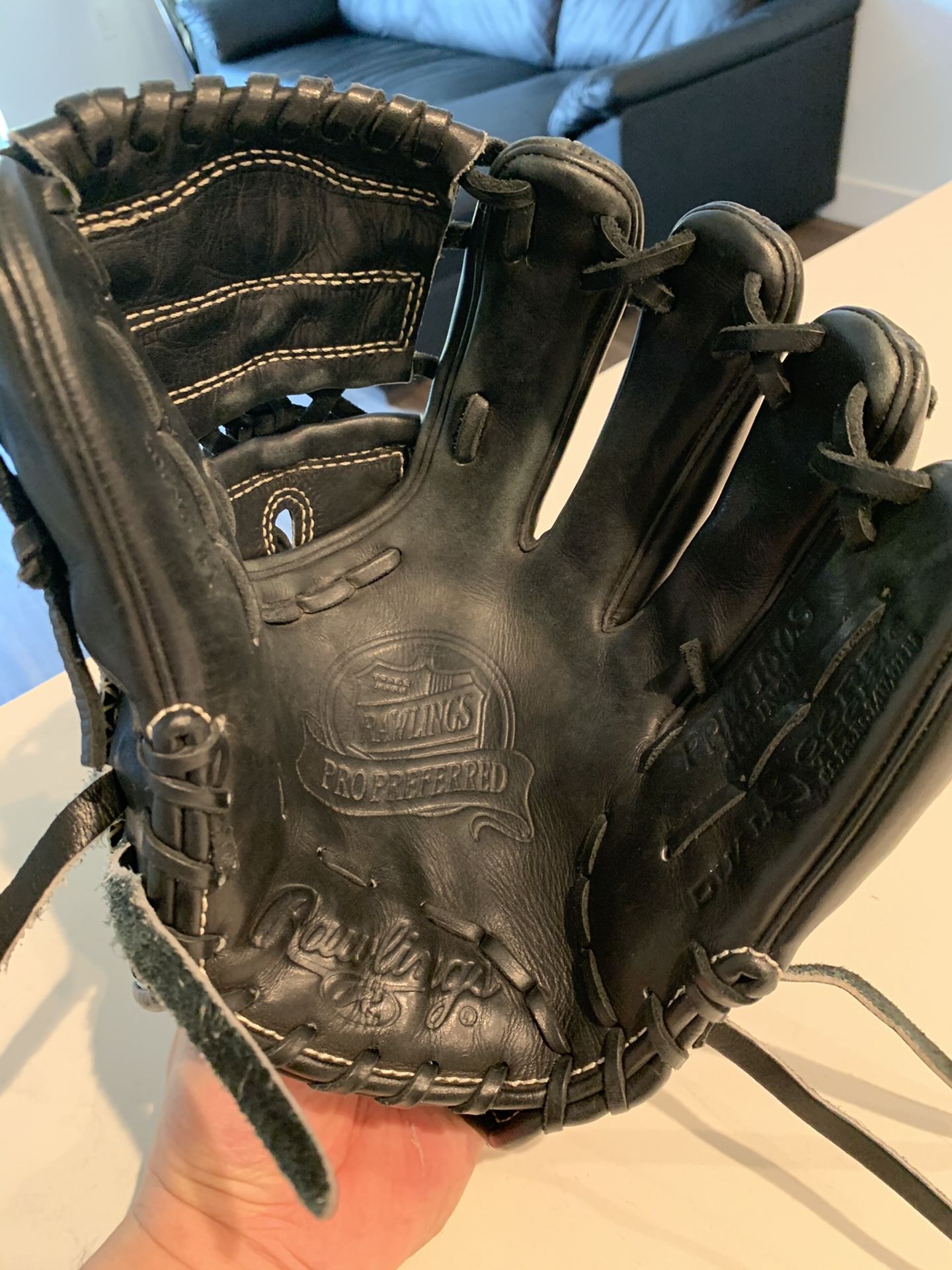 Rawlings glove. Pitchers and infield