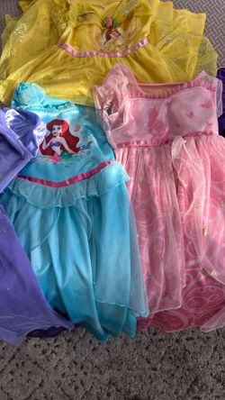 4T princesses 👸 dress 👗.  Pink one is a 2t.