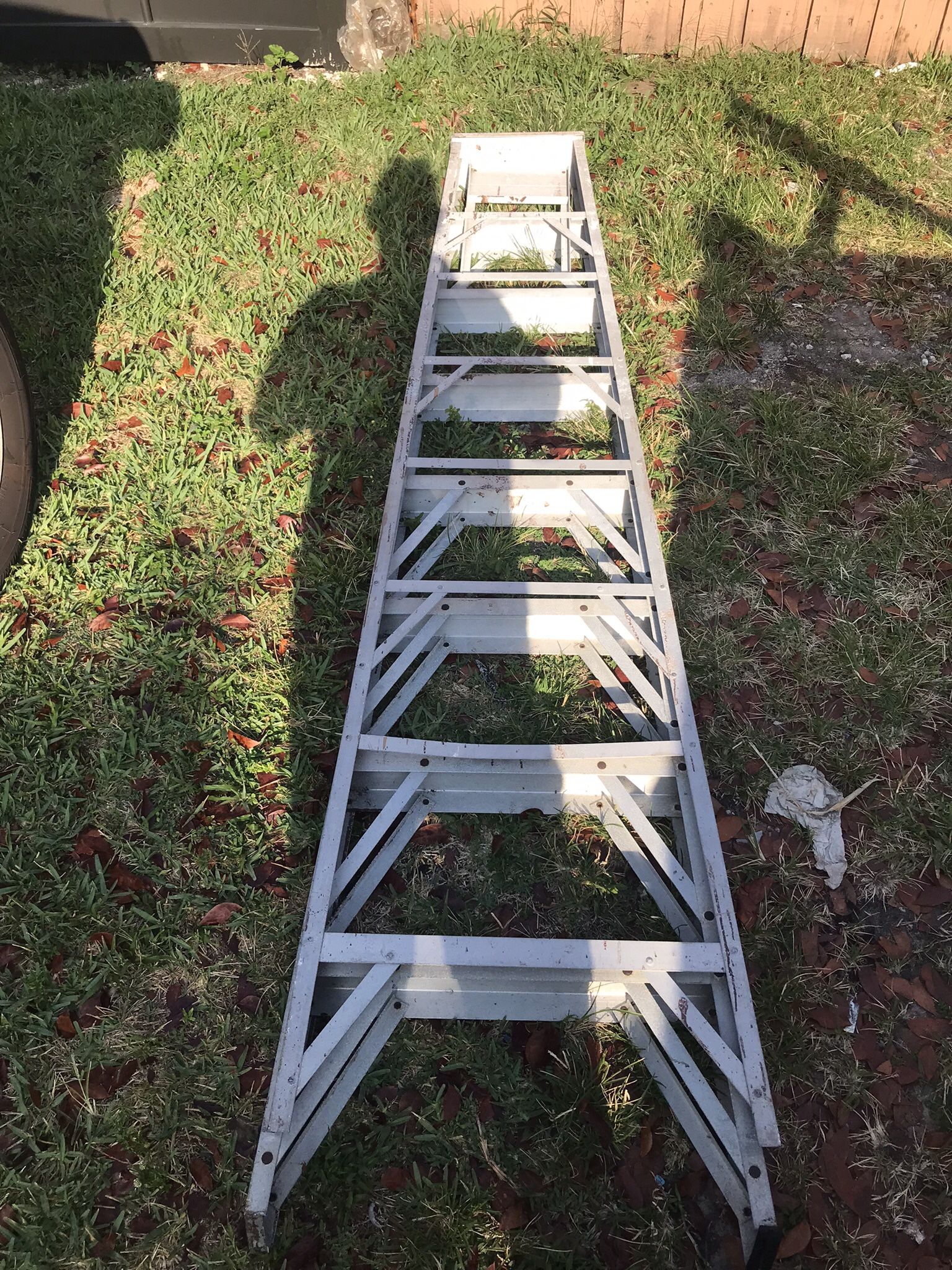 Escalera De Aluminum De Tijera De 8’ Altura X75$