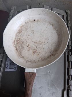 Porcelain over iron skillet [12 inch]