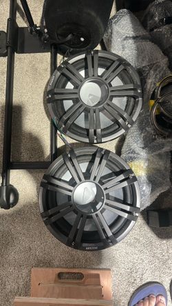 Kicker horns , 10 speakers total
