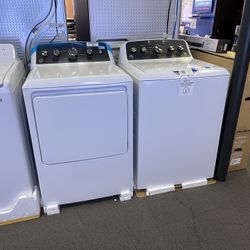 GE WHITE AND BLACK WASHER AND DRYER