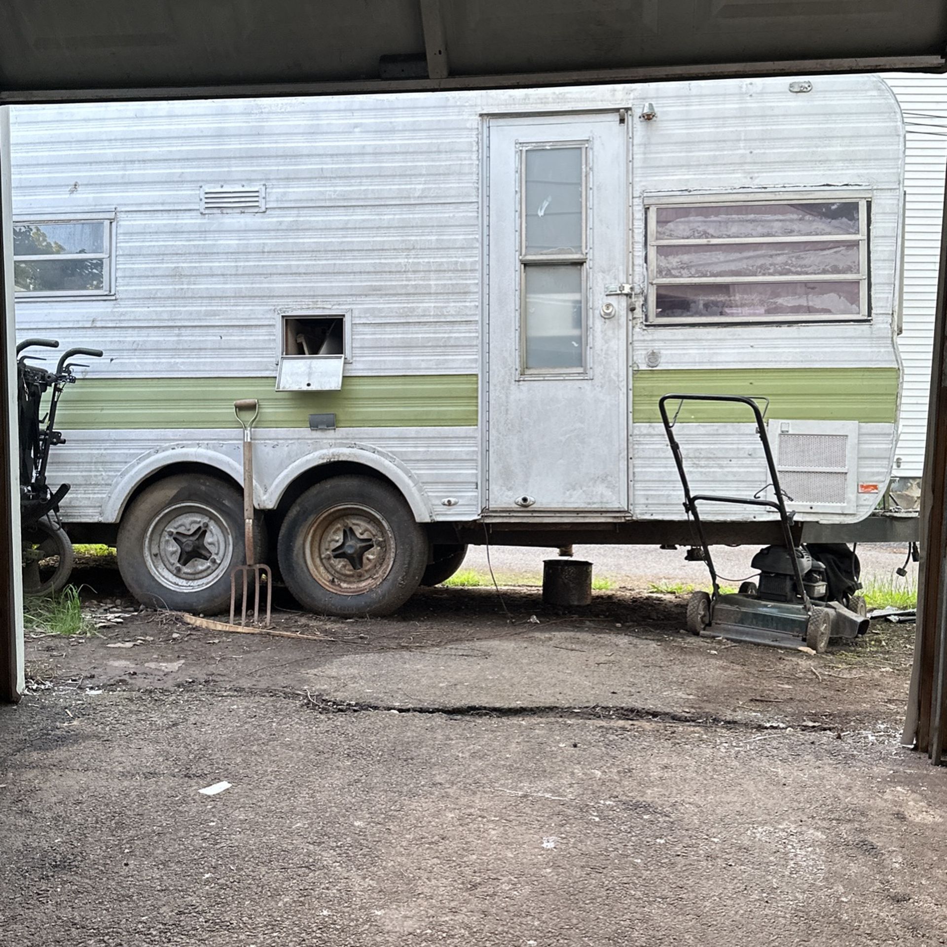 Camper And Ford Explorer 3500