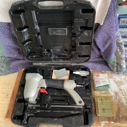 Porta Cable FN250B finish nail gun plus 1,600 finish nails