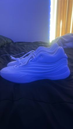 Dame 10 'Cloud White Zero Metallic'