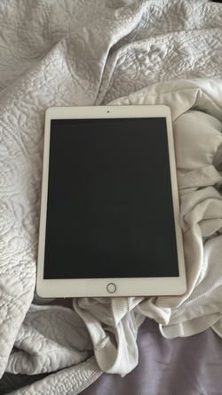 IPad 8th Gen. comes with gray case and keyboard