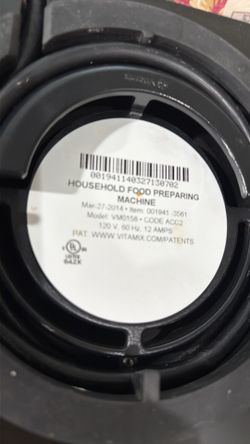 Vitamix blender 7500 with 64 ounces (new container)