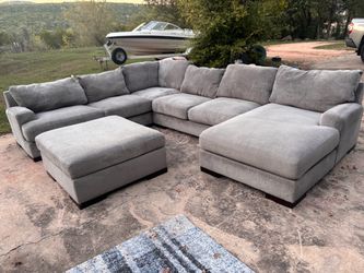 *FREE DELIVERY* Ashley Furniture Oversized Gray Section + Ottoman