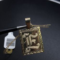 14K LETTER “E” FRAME PENDANT