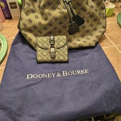 Dooney And Bourke Purse And Wallet Set