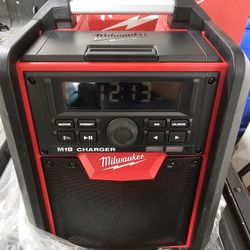 Milwaukee M18 Radio/charger With Bluetooth 