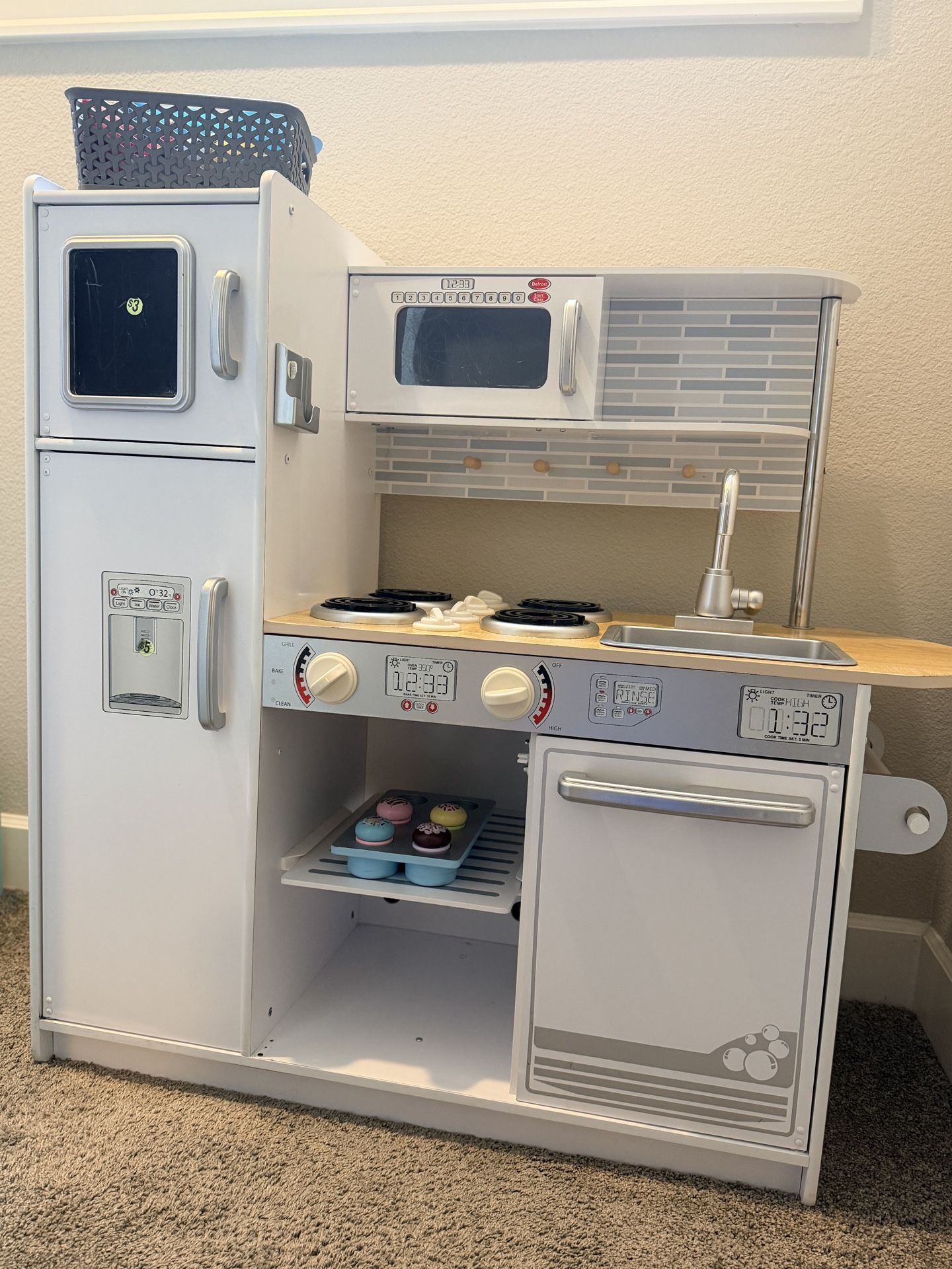 KidKraft White Uptown Play Kitchen