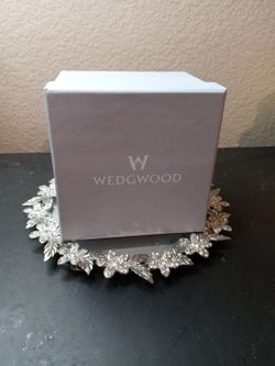 EXQUISITE NIB Wedgewood Trinket Box


