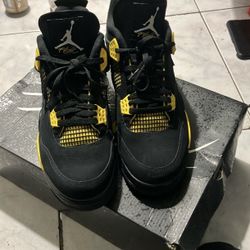 Jordan 4 Retro Thunder