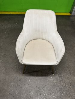 Cream Accent Chair – Modern & Comfortable