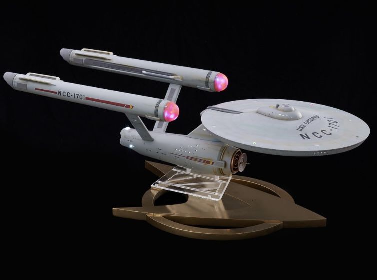 TOMY LE 1:350 scale Die Cast Star Trek U.S.S. Enterprise Replica