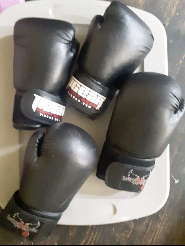 4 boxing gloves