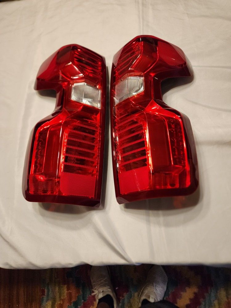 19-24 Chevy Silverado 1(contact info removed)HD 3500HD Taillights Lamps Pair Complete new Style OEM