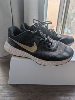 Nine Revolution sneakers size 6Y equivalent to 7.5W unisex