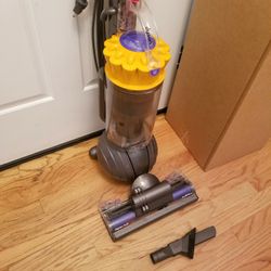 NEW cond DYSON ANIMAL BIG BALL VACUUM WITH COMPLETE ATTACHMENTS  , AMAZING POWER SUCTION  , WORKS EXCELLENT  , IN THE BOX 