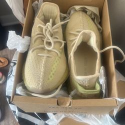 Yeezy Boost 350 V2