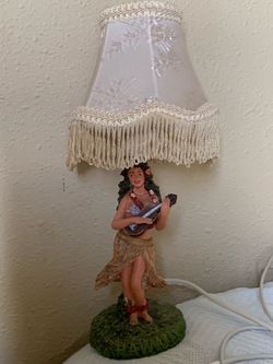 💰 BEST OFFER WILL BE ACCEPTED HAWAIIAN HULA GIRL PLAYING UKULELE LAMP FROM KAUAI 🌈