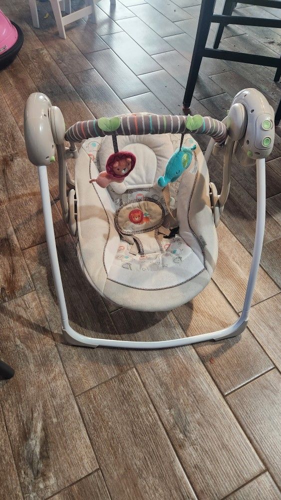 Ingenuity Cozy Kingdom Portable Baby Swing