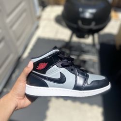 Jordan 1 Mid Shadow Red(GS)
