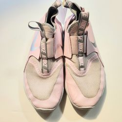 Nike Girl's pink Flex Runners size: 6Y