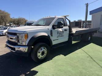 2017 Ford F550 Super Duty Regular Cab & Chassis