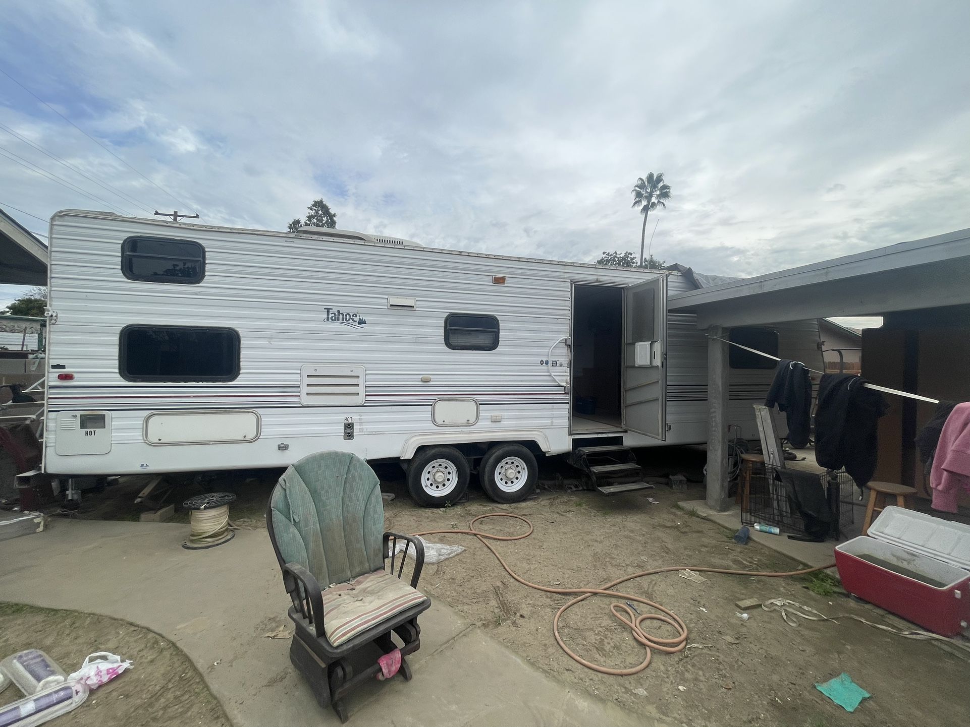 2000 Tahoe Travel Trailer 28ft