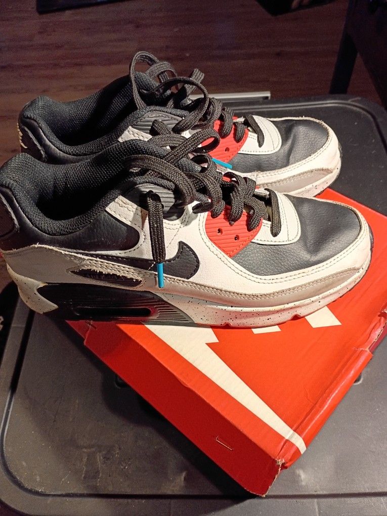 NIKE AIR. MAX 90. LEATHER. GS. 