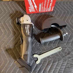 Milwaukee M18 18V Lithium-Ion Brushless Cordless 4-1/2 in./5 in. Grinder w/Paddle Switch (Tool-Only)