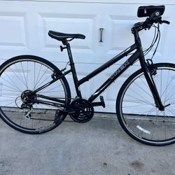 Trek FX 7.1 hybrid woman bike 21 speed very good condition all.