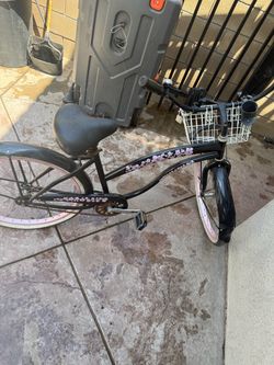 Woman’s beach cruisers