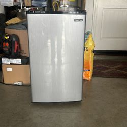 Magic Chef Mini Fridge
