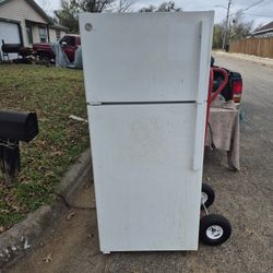 GE Refrigerator For Sale 