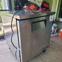 True TUC-27-HC 27" W Undercounter Refrigerator w/ (1) Section & (1) Right Hinge Door, 115v