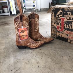 Western Style Boots  Brand new  