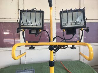 1000 Watt Stand Light.     $35 Cash.       South Austin.