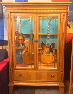 Custom 2-6 Guitar Display Humidifier