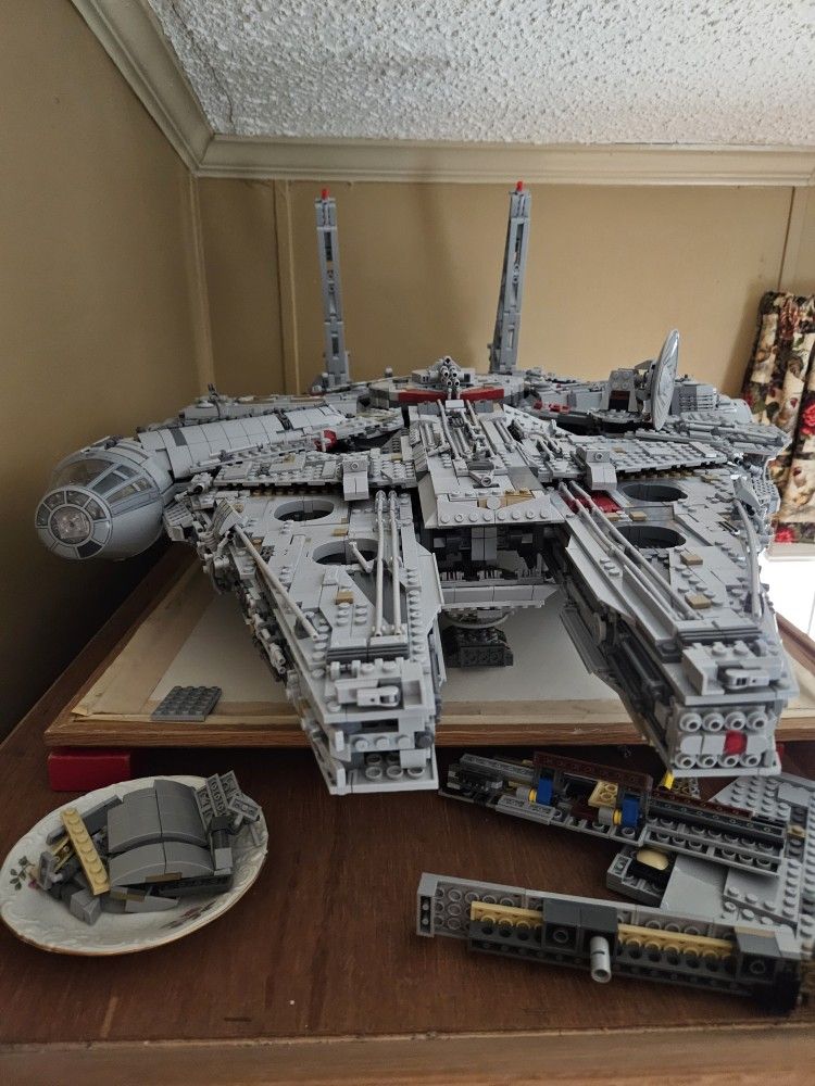 UCS Building Blocks Millennium Falcon