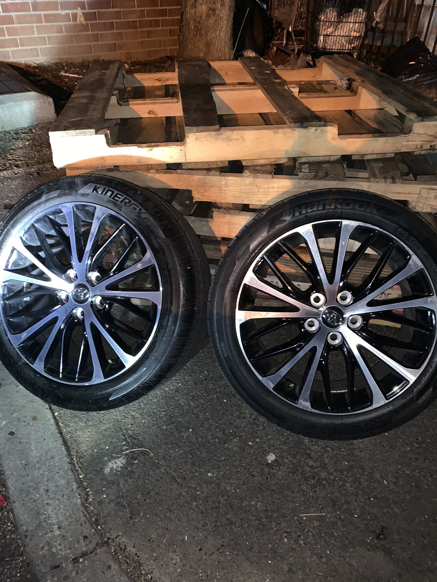 2 Sets Of Toyota Camry’s Rims $1,000 For All 2 Sets