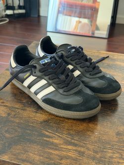 Adidas Sambas women’s size 6